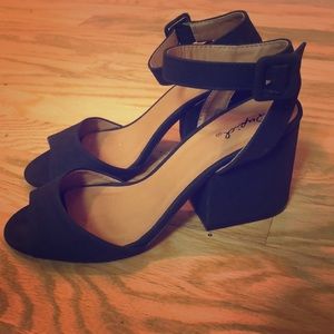 Black strap around the ankle block heel